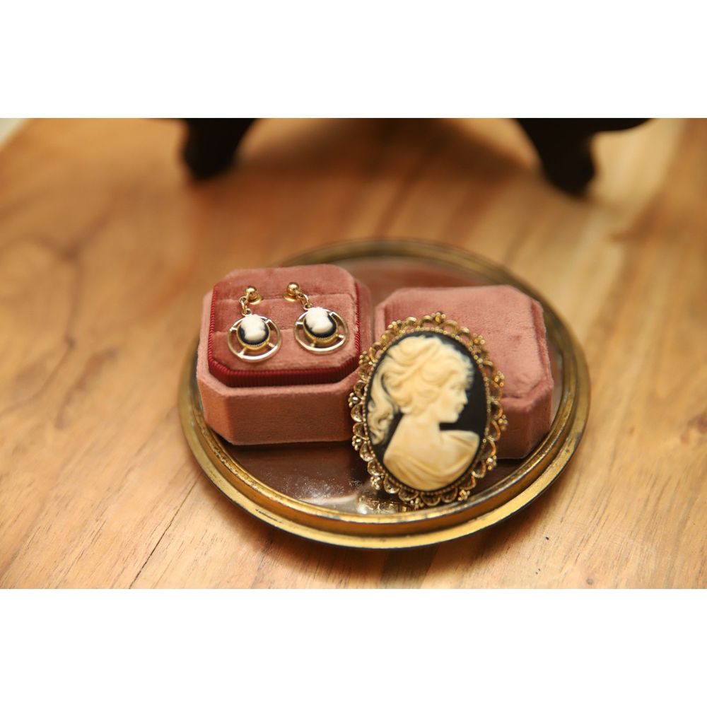 Vintage 1970/80's Gerry's Cameo Brooch/Pendant and Earrings